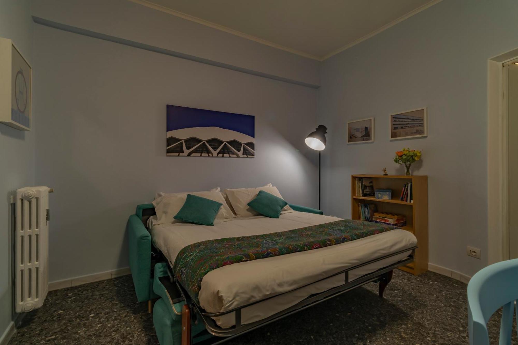 1950 - Bright In Octagonal Tower Apartment