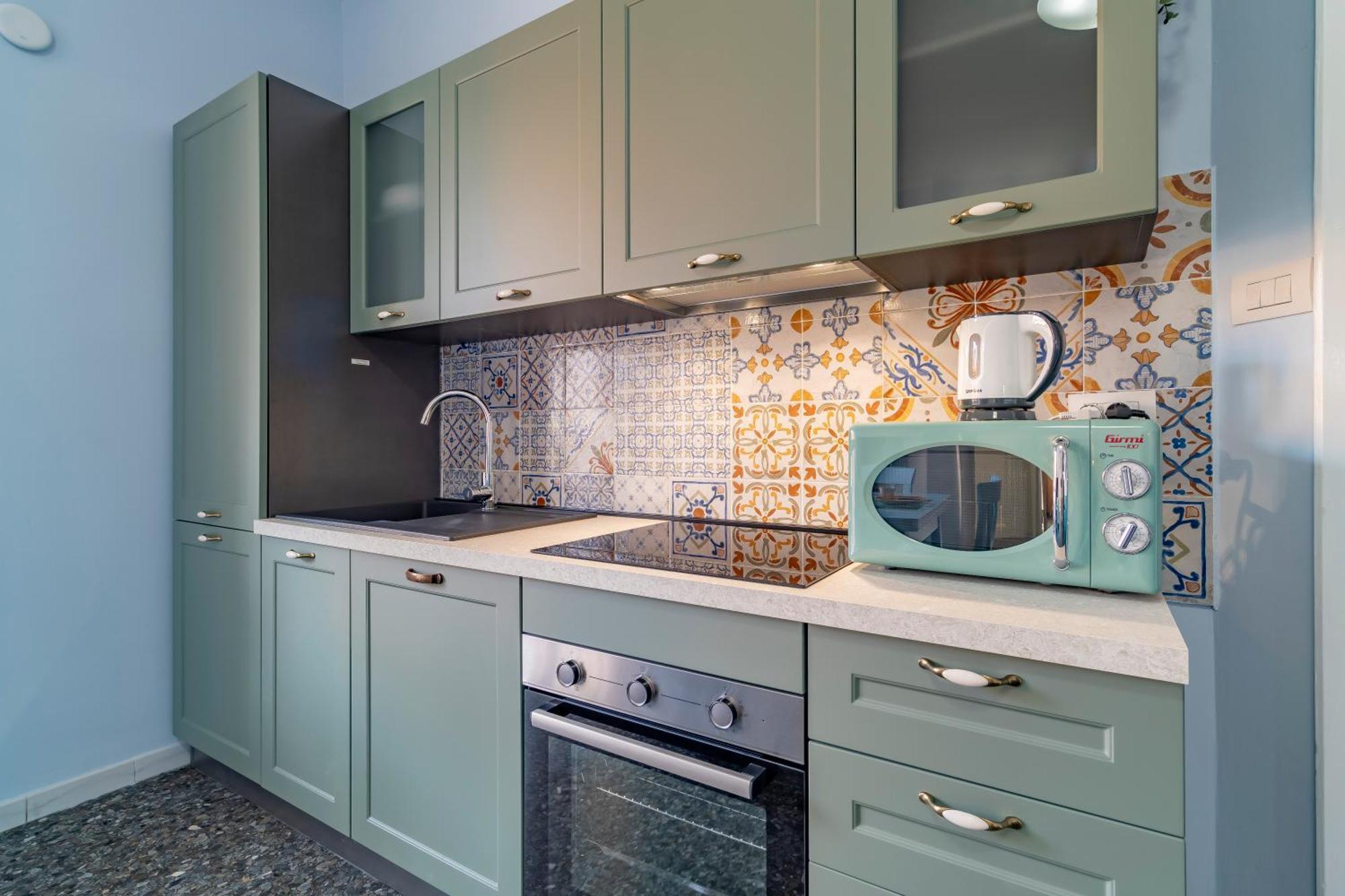 1950 - Bright In Octagonal Tower Apartment